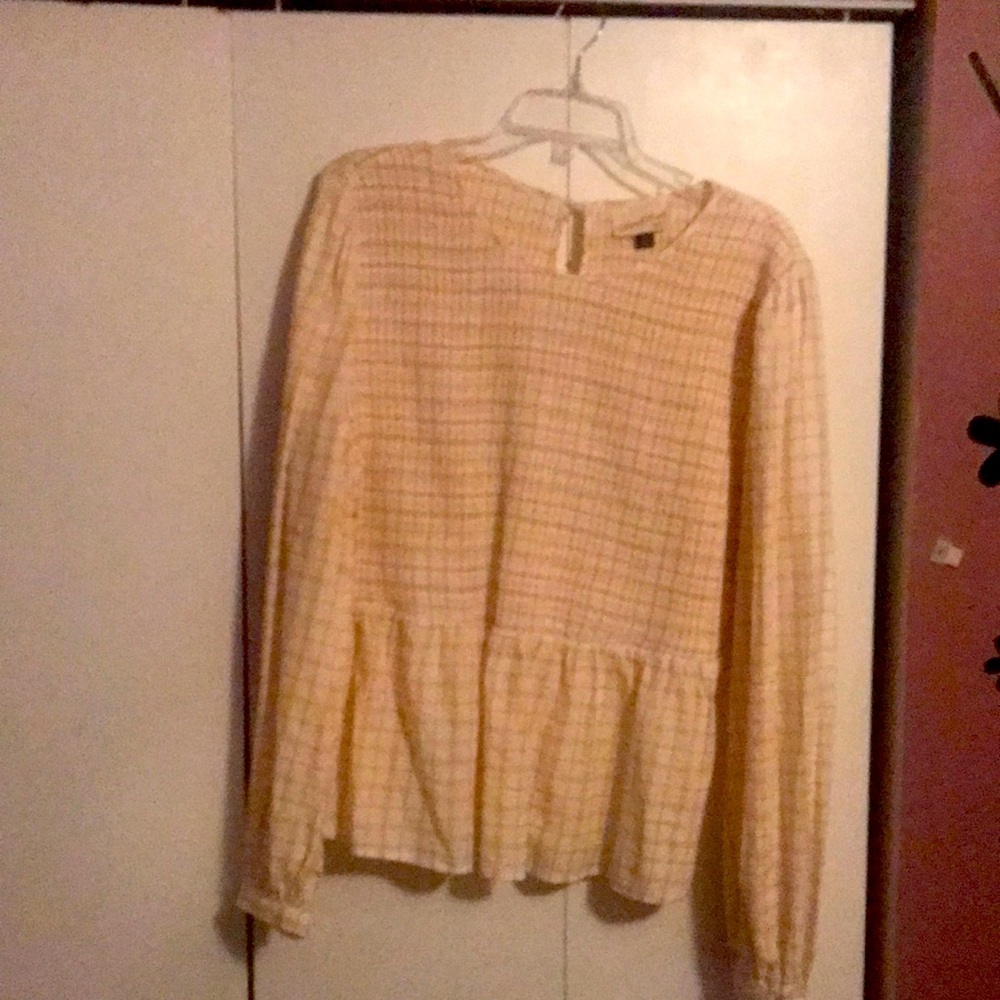 Only worn once it’s a pastel type of yellow.